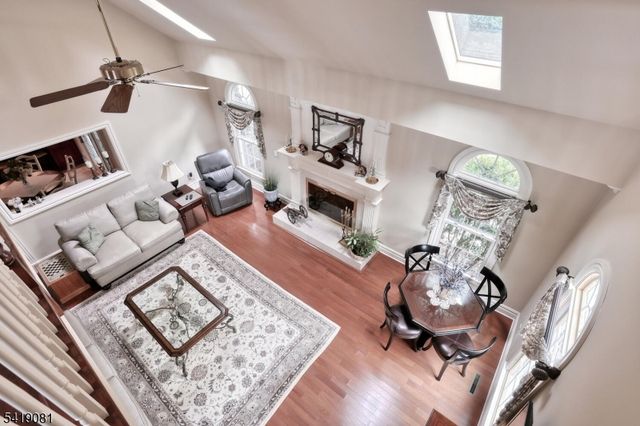 34 Crocker Mansion Dr, Mahwah Twp., NJ 07430