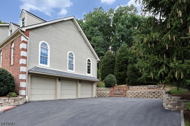 34 Crocker Mansion Dr, Mahwah Twp., NJ 07430
