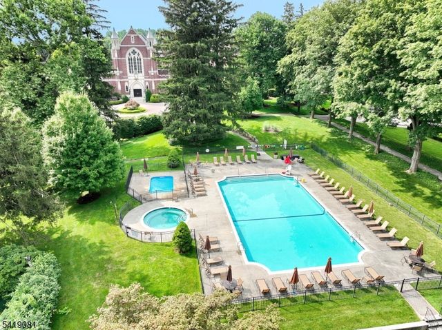 34 Crocker Mansion Dr, Mahwah Twp., NJ 07430