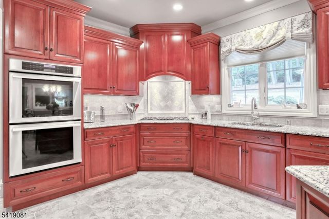 34 Crocker Mansion Dr, Mahwah Twp., NJ 07430