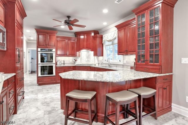 34 Crocker Mansion Dr, Mahwah Twp., NJ 07430