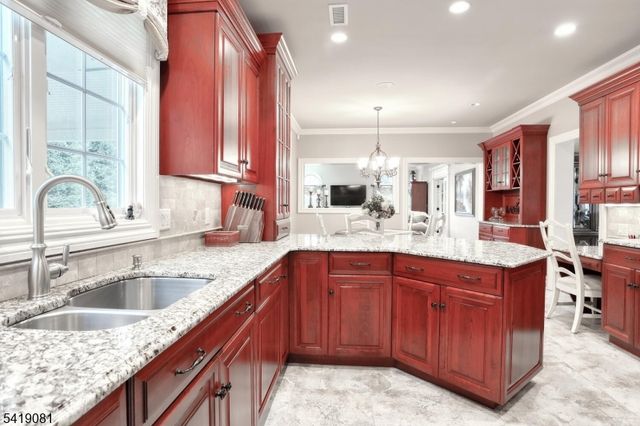 34 Crocker Mansion Dr, Mahwah Twp., NJ 07430