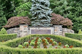 34 Crocker Mansion Dr, Mahwah Twp., NJ 07430