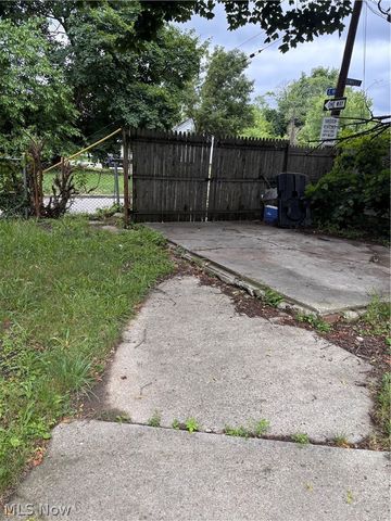 688 E 96th Street, Cleveland, OH 44108