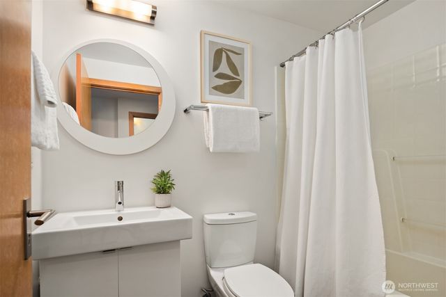 9057 17th Avenue SW, Seattle, WA 98106