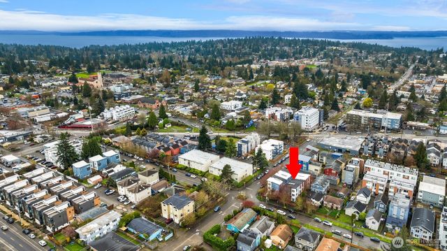 9057 17th Avenue SW, Seattle, WA 98106