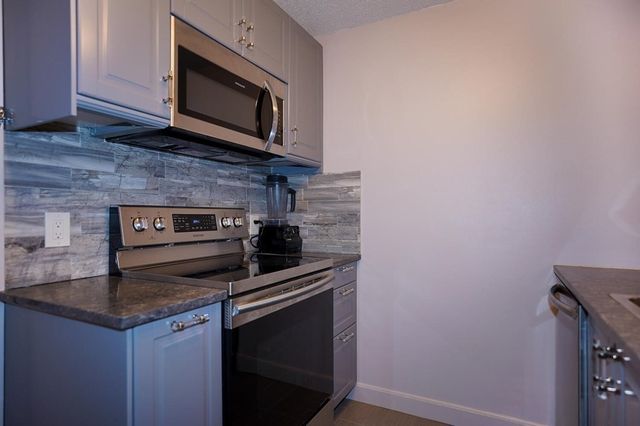 11 Thoreau Ct - 7, Natick, MA 01760