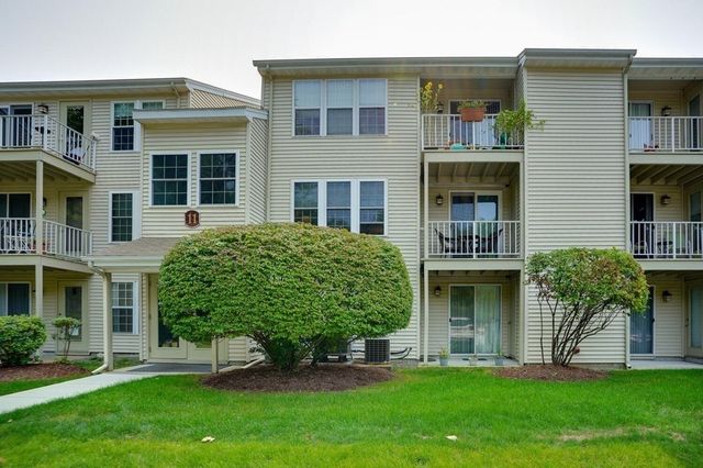11 Thoreau Ct - 7, Natick, MA 01760