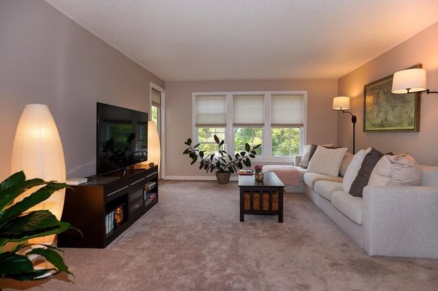 11 Thoreau Ct - 7, Natick, MA 01760