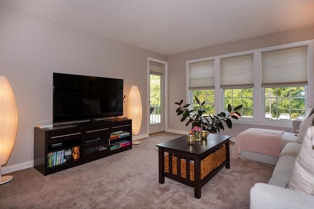 11 Thoreau Ct - 7, Natick, MA 01760