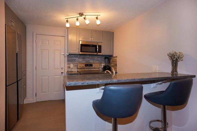 11 Thoreau Ct - 7, Natick, MA 01760