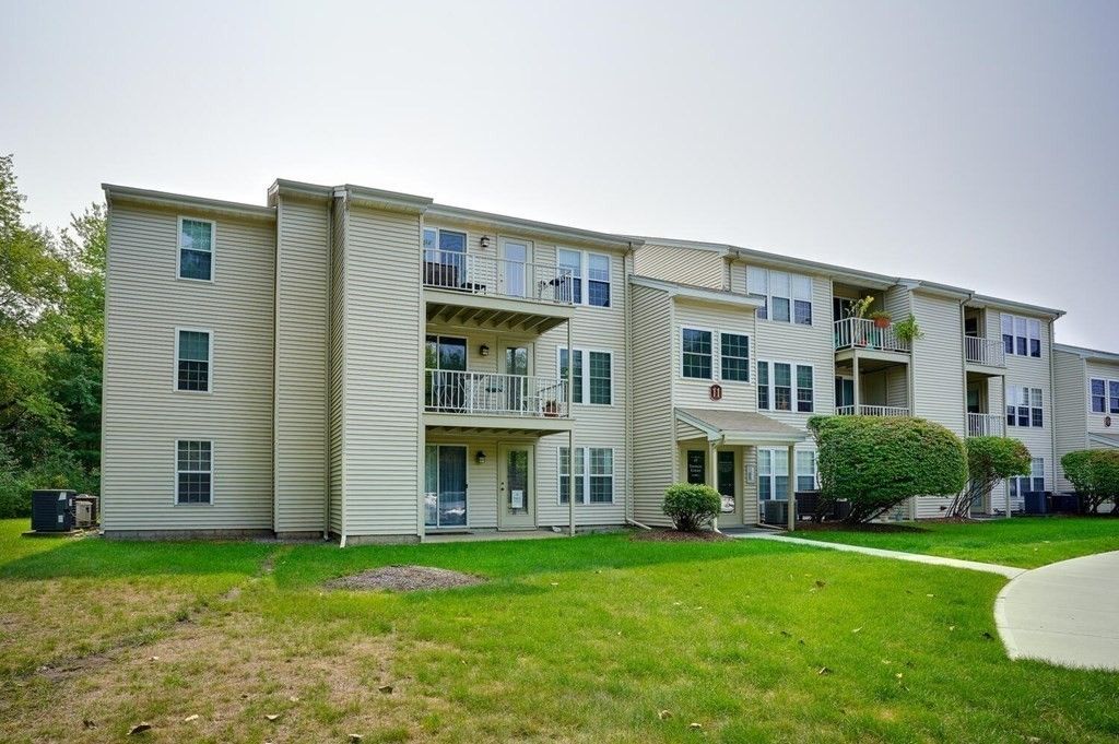 11 Thoreau Ct - 7, Natick, MA 01760
