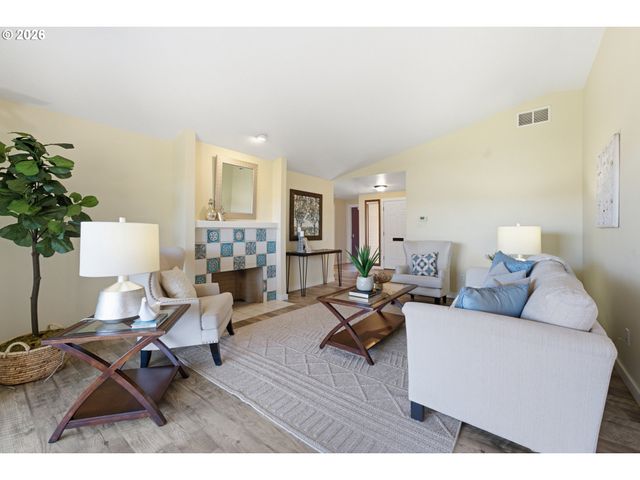 2115 Ne 158TH Pl, Portland, OR 97230