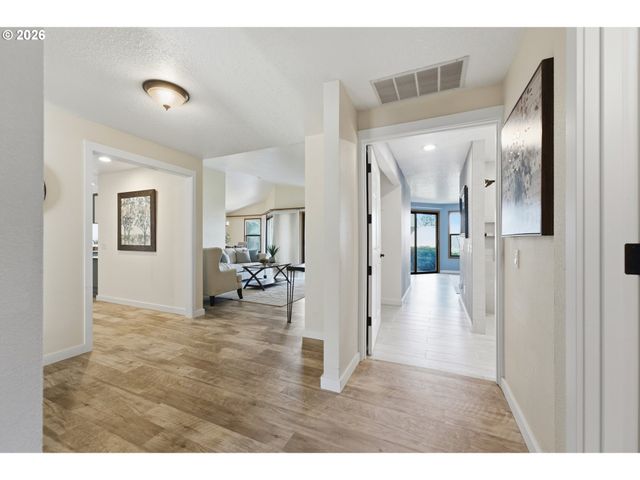 2115 Ne 158TH Pl, Portland, OR 97230
