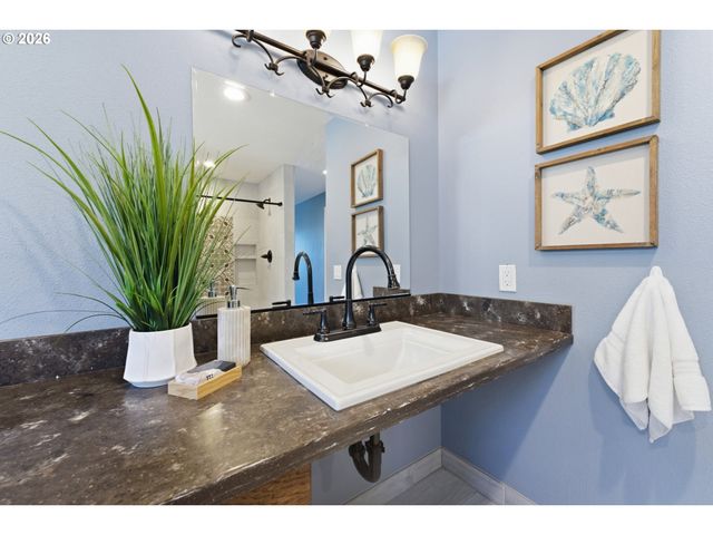 2115 Ne 158TH Pl, Portland, OR 97230