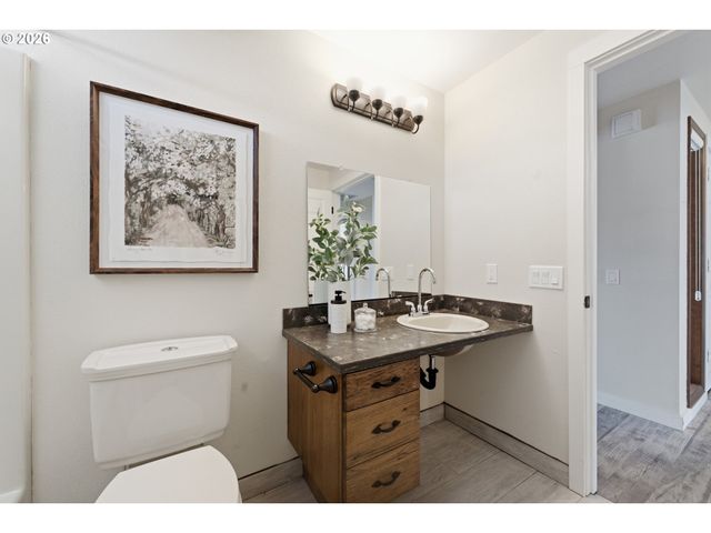 2115 Ne 158TH Pl, Portland, OR 97230