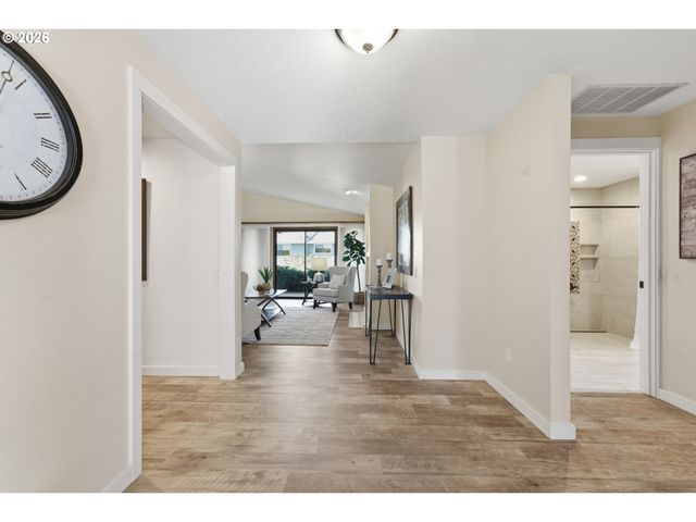 2115 Ne 158TH Pl, Portland, OR 97230
