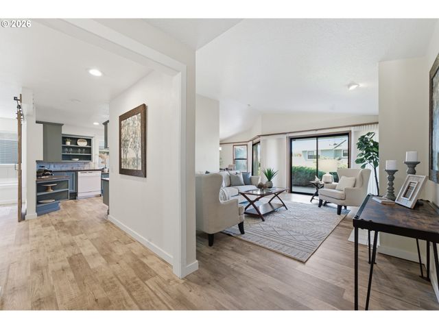 2115 Ne 158TH Pl, Portland, OR 97230