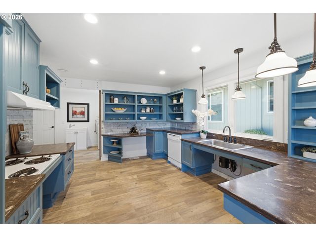 2115 Ne 158TH Pl, Portland, OR 97230