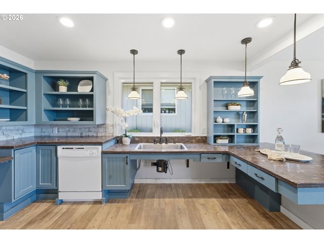 2115 Ne 158TH Pl, Portland, OR 97230
