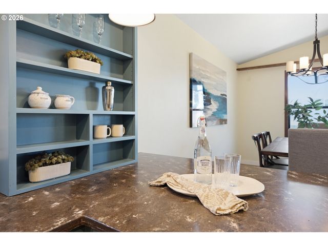 2115 Ne 158TH Pl, Portland, OR 97230