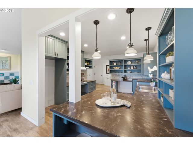 2115 Ne 158TH Pl, Portland, OR 97230