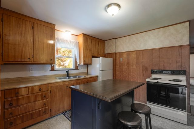 10 Marinel Ave, Chelmsford, MA 01863