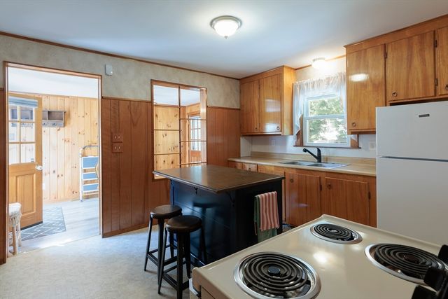 10 Marinel Ave, Chelmsford, MA 01863