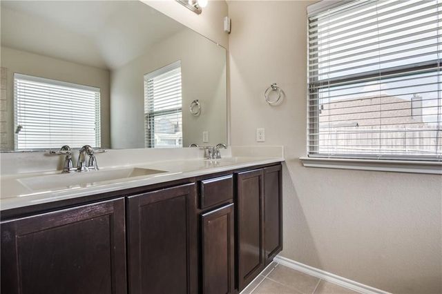 429 Roger Graves Circle, Mckinney, TX 75072
