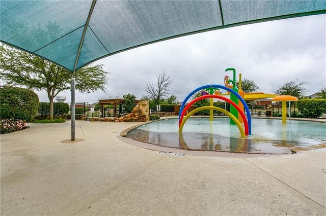 429 Roger Graves Circle, Mckinney, TX 75072