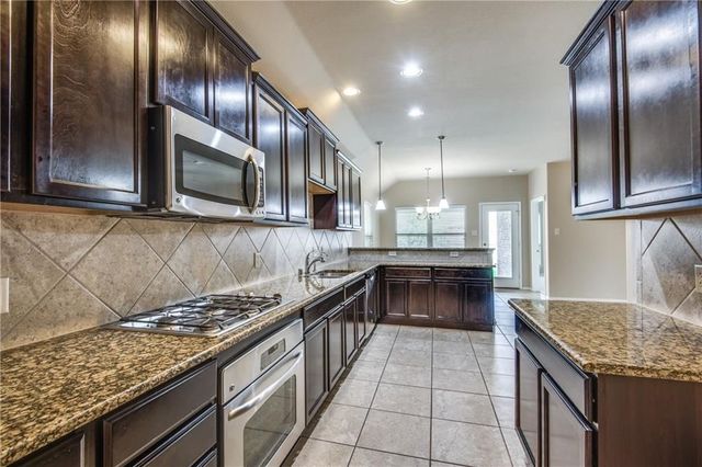 429 Roger Graves Circle, Mckinney, TX 75072