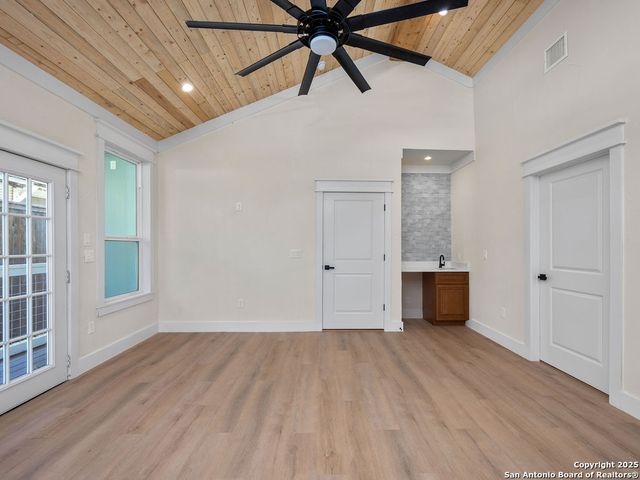 827 LEAL ST, San Antonio, TX 78207