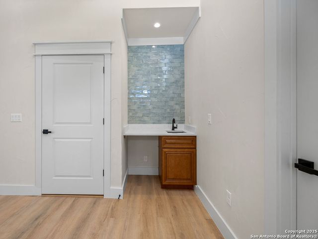 827 LEAL ST, San Antonio, TX 78207