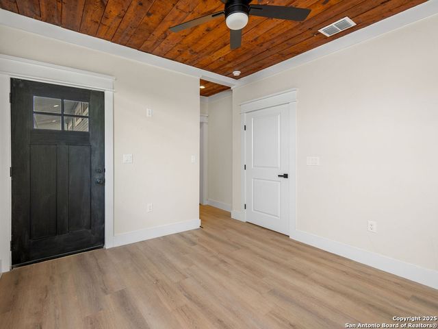 827 LEAL ST, San Antonio, TX 78207