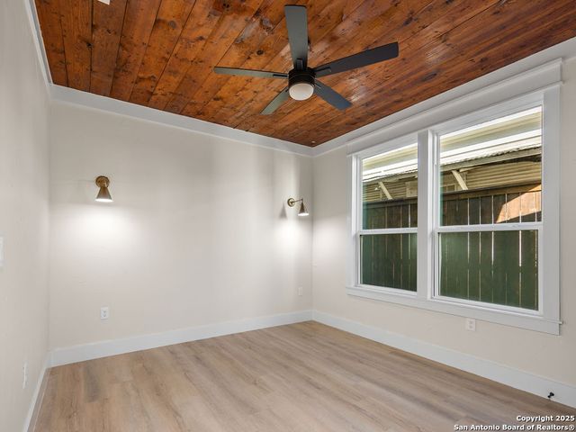 827 LEAL ST, San Antonio, TX 78207