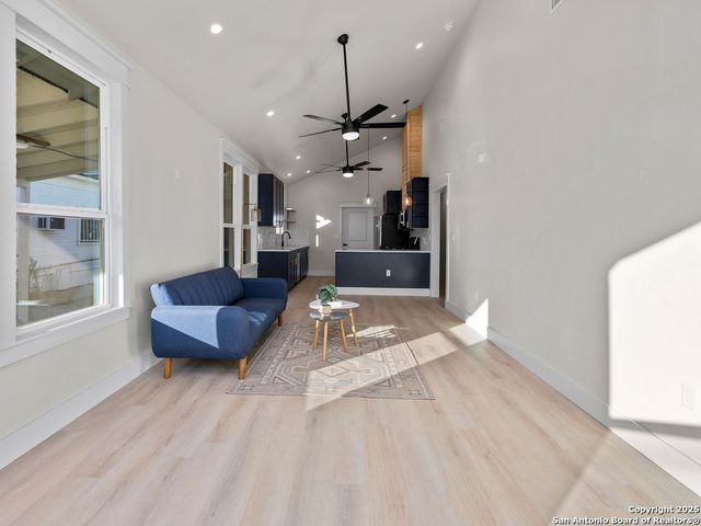 827 LEAL ST, San Antonio, TX 78207