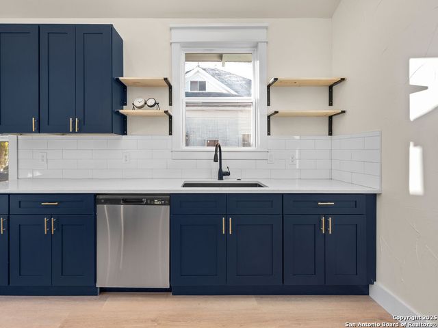 827 LEAL ST, San Antonio, TX 78207