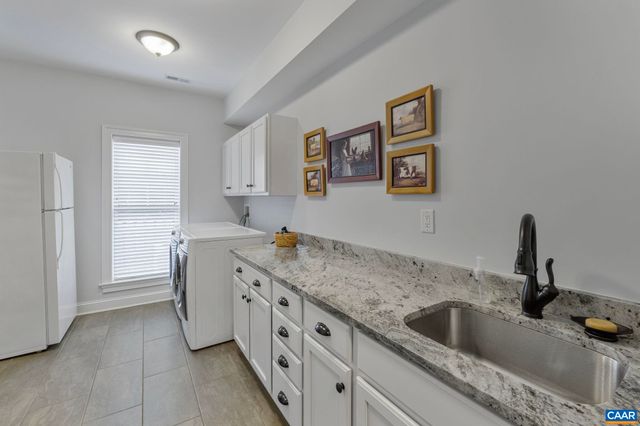 920 PARK RIDGE DR, Crozet, VA 22932