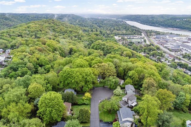 111 William Penn Circle, Leet Twp, PA 15143