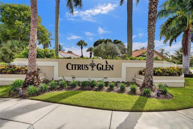 212 Citrus Trl, Boynton Beach, FL 33436