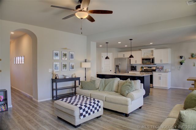 1655 E 139th Court S, Glenpool, OK 74033