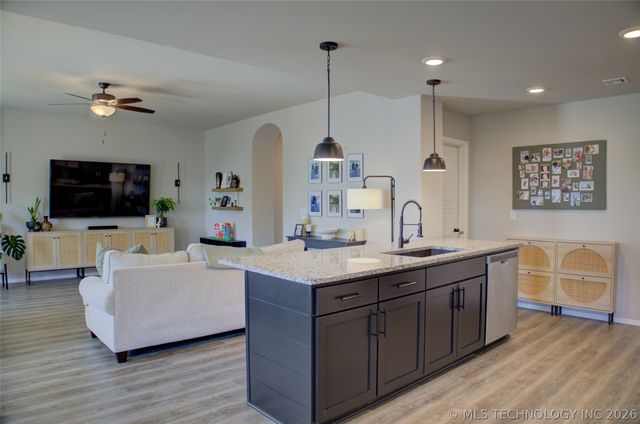 1655 E 139th Court S, Glenpool, OK 74033