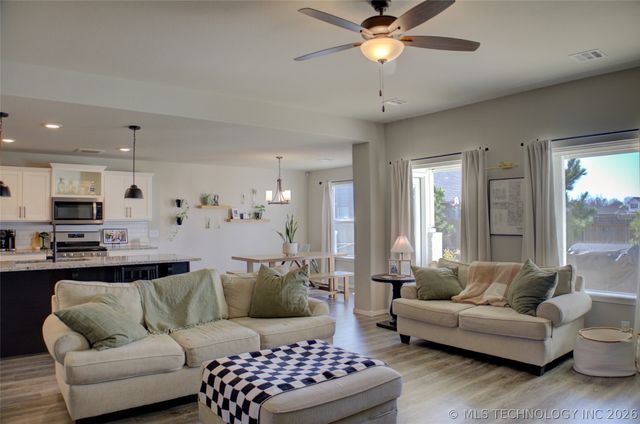 1655 E 139th Court S, Glenpool, OK 74033