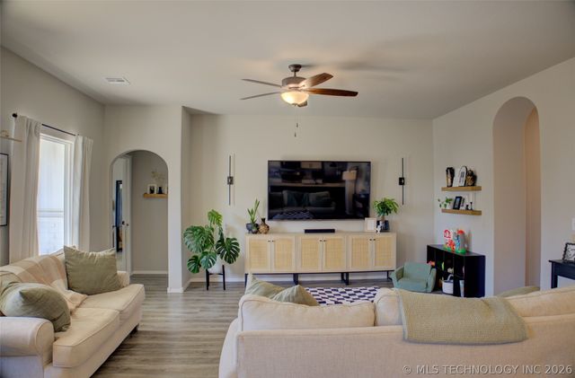 1655 E 139th Court S, Glenpool, OK 74033