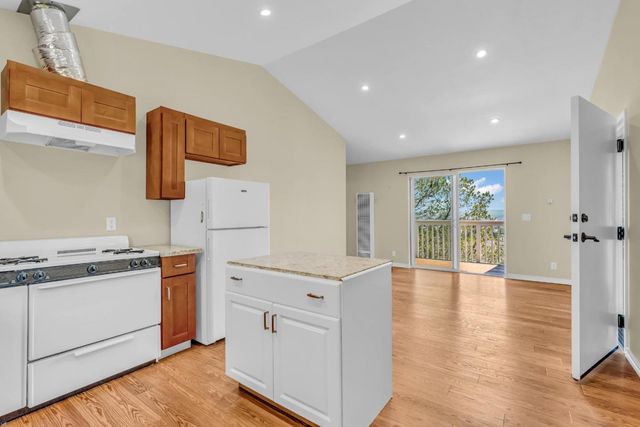425 Via Del Rey, Monterey, CA 93940