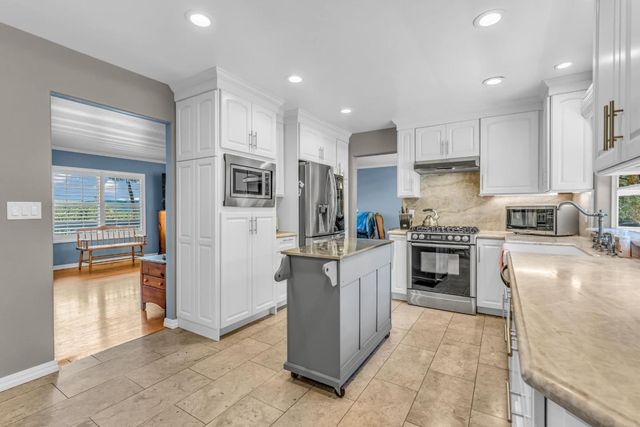 425 Via Del Rey, Monterey, CA 93940