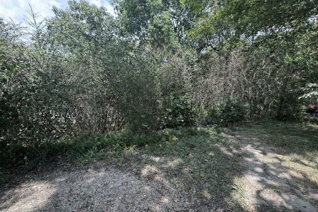106 Lowe Drive, Mabank, TX 75156
