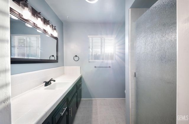 3207 Candlewood Drive, Bakersfield, CA 93306