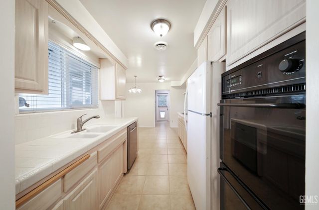 3207 Candlewood Drive, Bakersfield, CA 93306