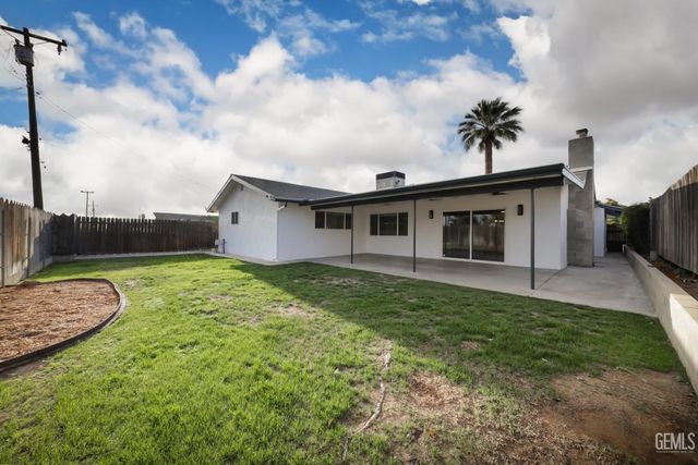 3207 Candlewood Drive, Bakersfield, CA 93306